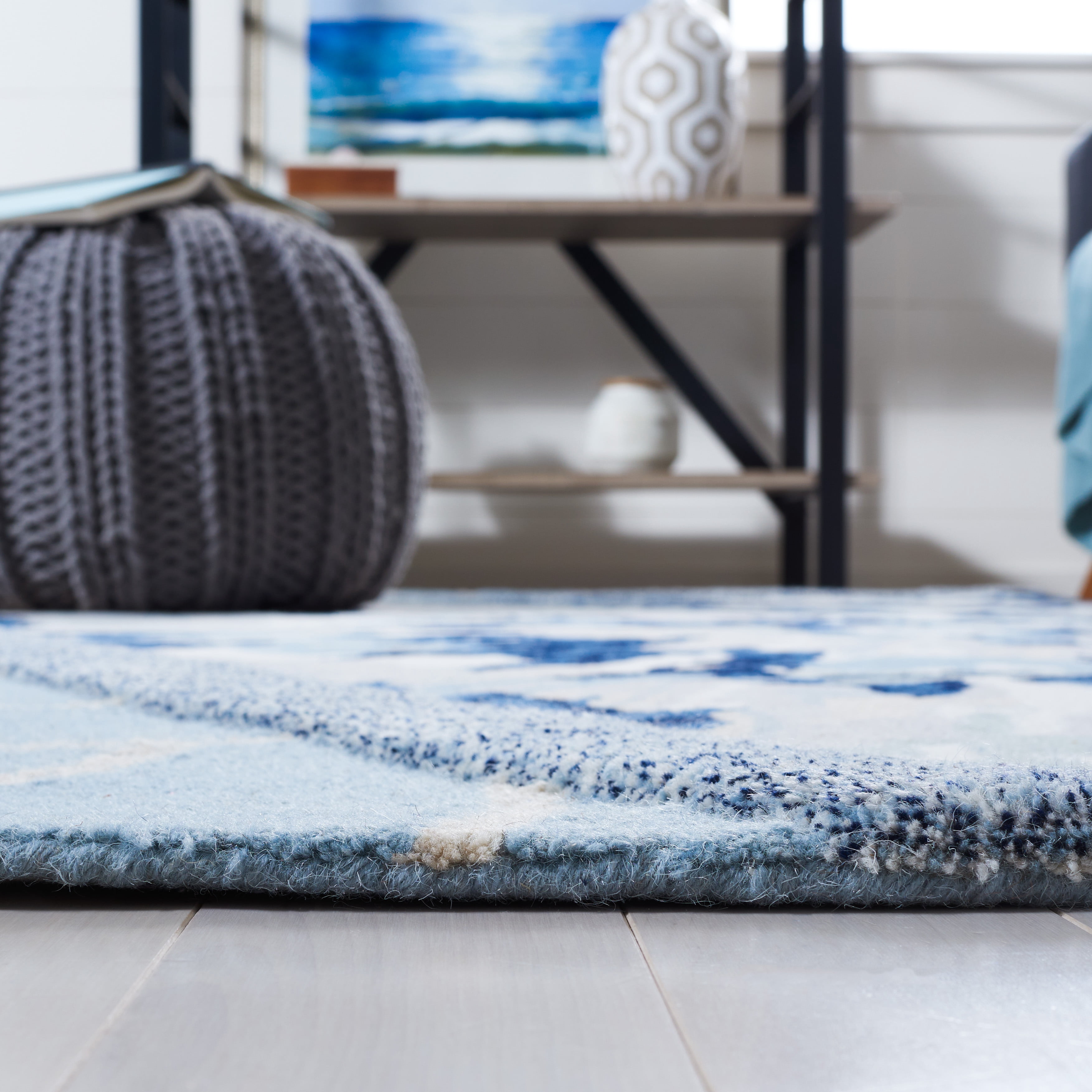 SAFAVIEH Fifth Avenue Deborah Abstract Area Rug, Light Blue/Navy, 4' x 6'