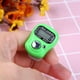 thumbnail image 1 of Contador de anillo de dedo de fila de marcador de puntada Contador de conteo electrónico LCD (verde), 1 of 7