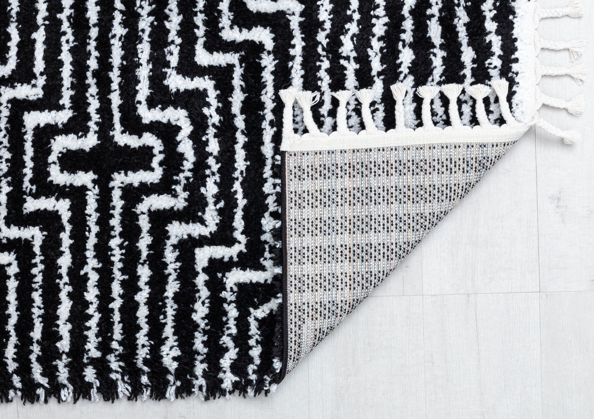 Rugs America BT20A Last Call Stripe/Diamond Modern Black Area Rug, 2'6" x 4'