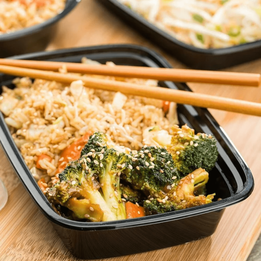 VeZee 16 oz. Black Rectangular Plastic Meal Prep Containers with Clear Dome Lids| Bento Box, BPA Free, Stackable, Microwave/Dishwasher/Freezer Safe|30CT