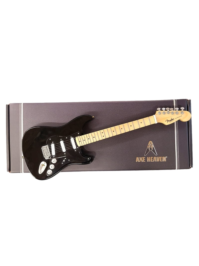 AXE HEAVEN FS-009 Licensed Fender Stratocaster Black Guard