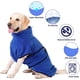 thumbnail image 2 of Albornoz para perros Toalla de microfibra para perros Toalla de microfibra de secado rápido Súper absorbente Cómoda y con correas ajustables para mascotas perros, azul Ormromra MZQ-0317-2, 2 of 5