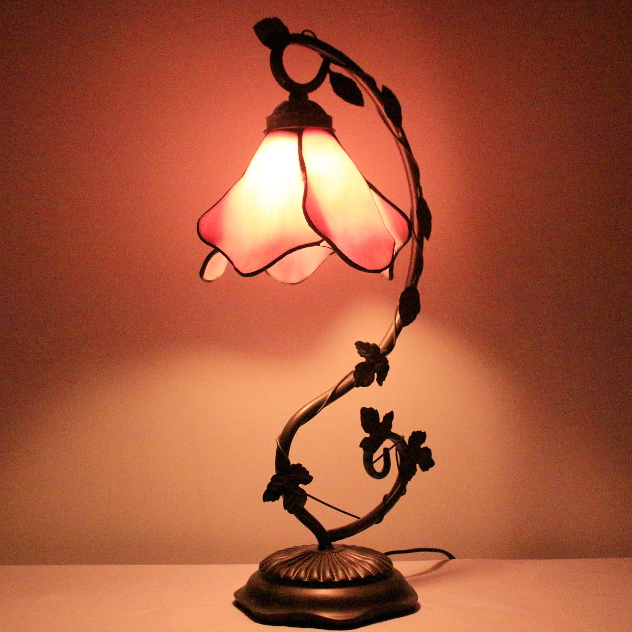 Werfactory 20√¢¬Ä¬ù Victorian Bronze Table Lamp with Stained Glass Shade