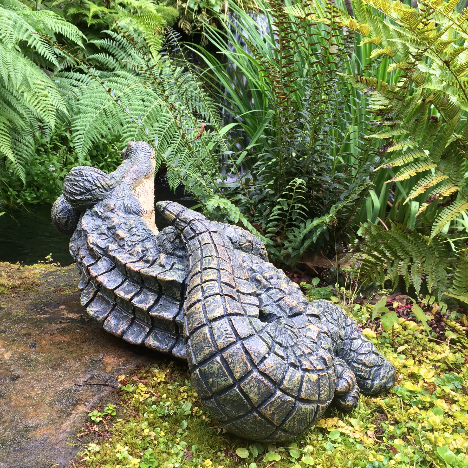 Homestyles Toad Hollow Lying Gator Home & Garden Alligator Beach Statue