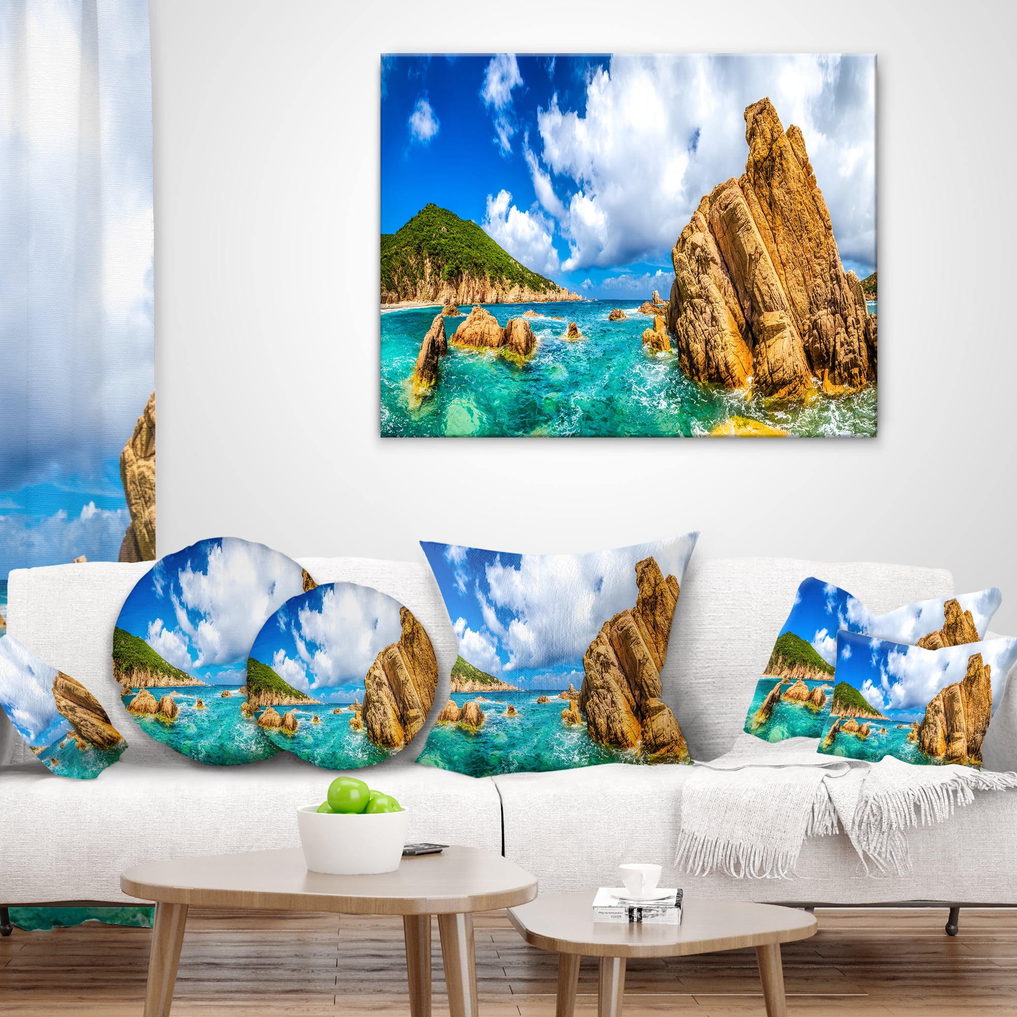 Designart Costa Paradiso Close View - Seashore Photo Throw Pillow - 16x16