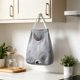 thumbnail image 4 of Soporte de pared para bolsas de plástico – Almacenamiento de bolsas de malla para bolsas de cocina, de la compra y de basura – Organizador que ahorra espacio con carga superior y extracción inferior., 4 of 5