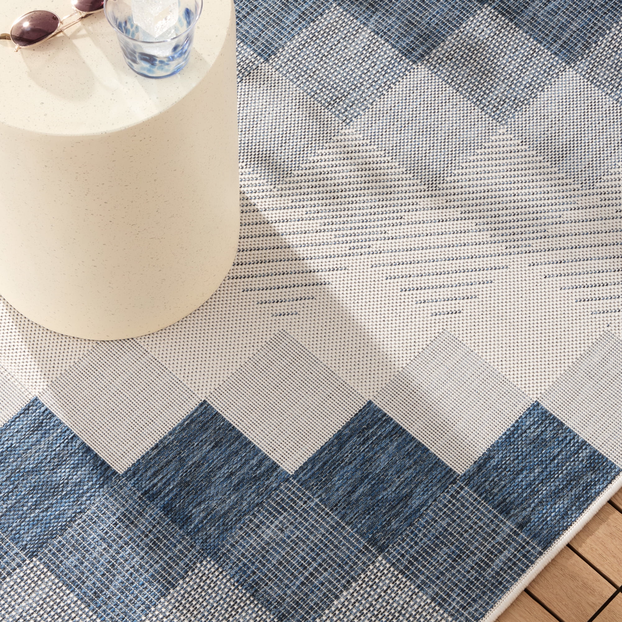 NICOLE MILLER NEW YORK Patio Country Ombre Chevron Indoor Outdoor Area Rug, UV Fade Resistant, Low Pile, Navy Blue/Cream, 5'2"x7'2"