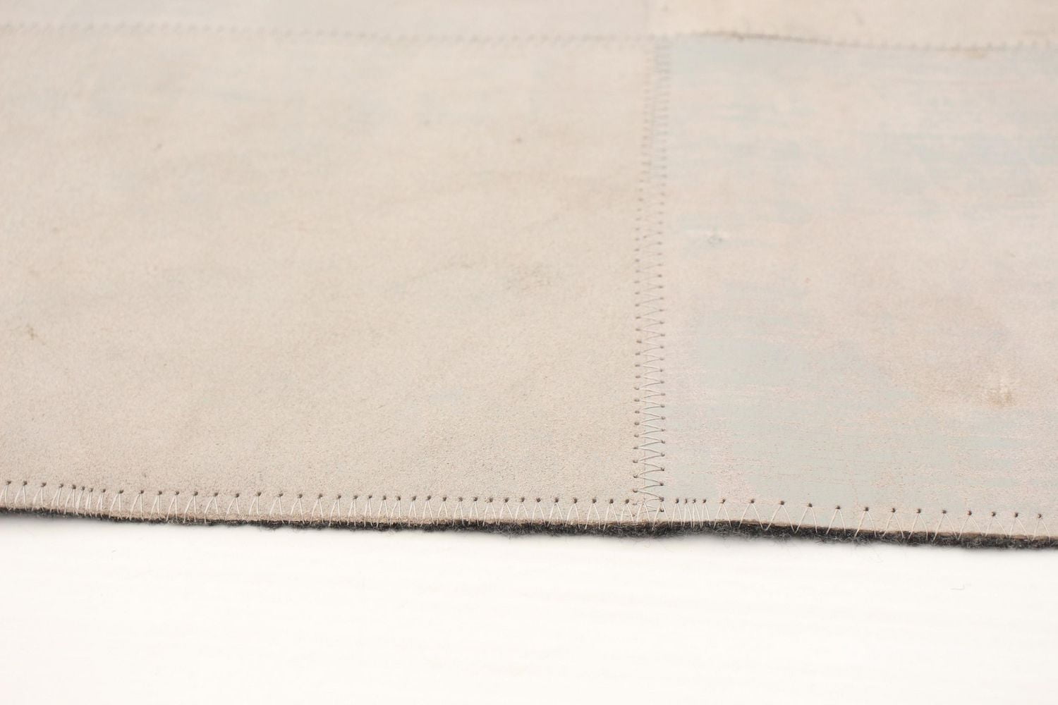 ECARPETGALLERY 3'9" x 5'9" Contemporary Cowhide Patchwork Handmade Area Rug for Living Room, Dining Room and Bedroom in Grey