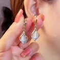 thumbnail image 4 of Boucle d'Oreille Bijoux Forme Tulipe Fête Vintage Luxe Étincelant Dangle, 4 of 6