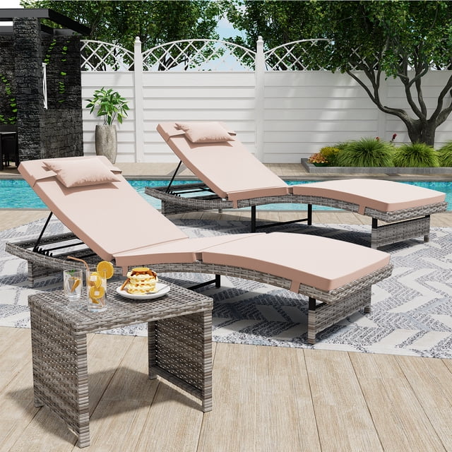 YODOLLA Ensemble de Loisirs Extérieur 3 Pcs, Chaise Longue Courbée Réglable avec table d'Appoint, Mobilier en Rotin PE durable, Beige