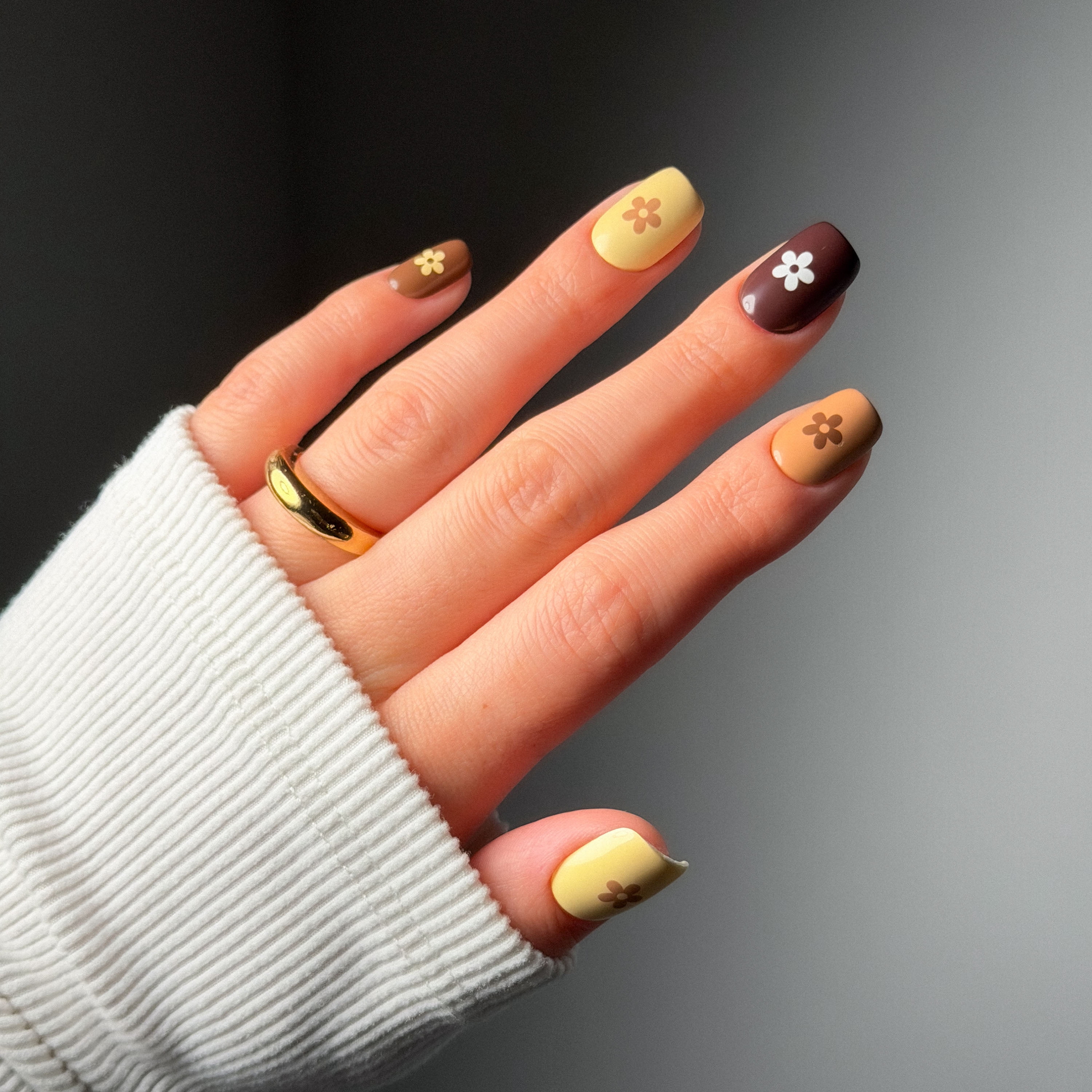 Salon Perfect Halloween Chill Short Square Press-On Nails with Glue & File, Brown Floral, 30 Pieces