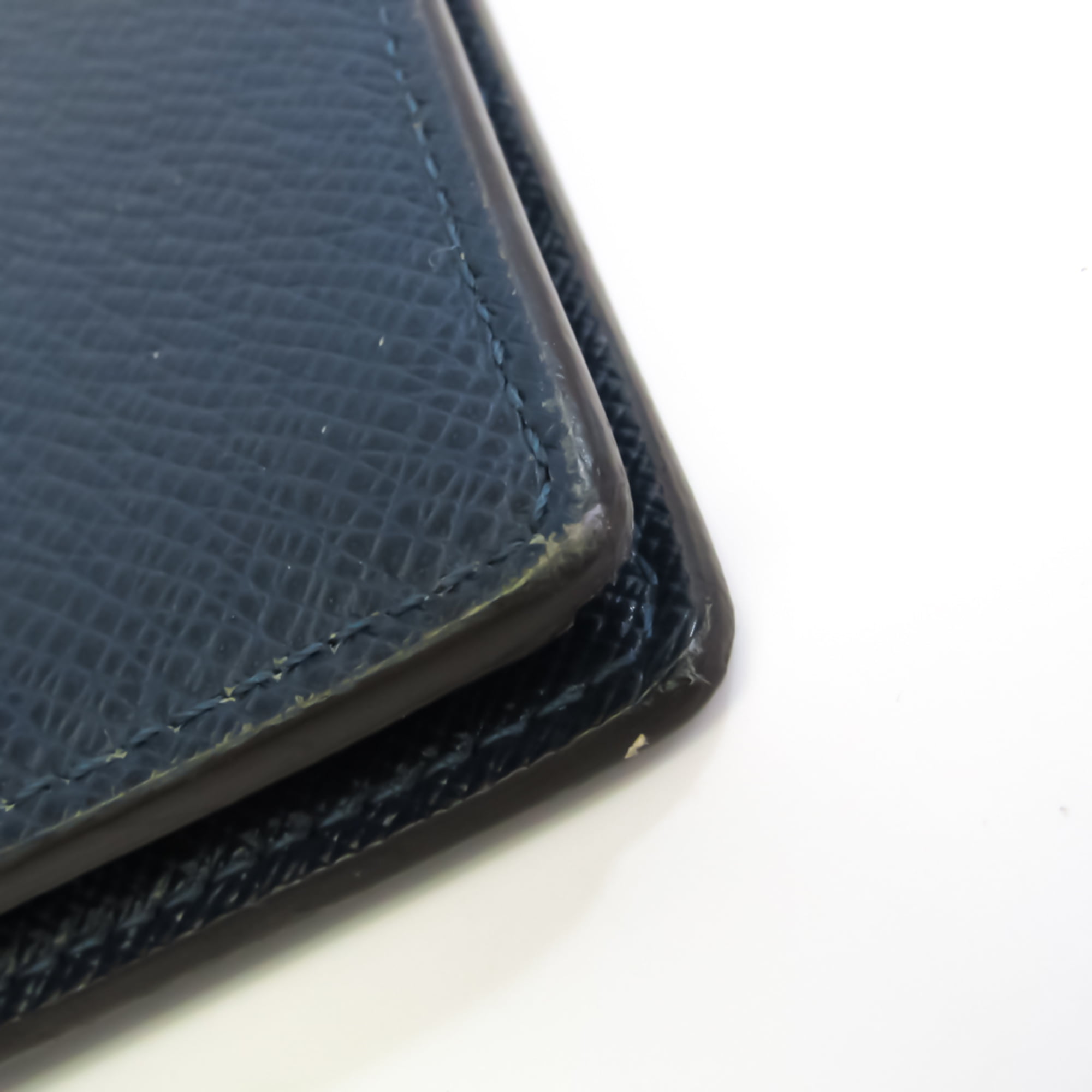 Authenticated Used Louis Vuitton Taiga Porte-billets 3 Volets M30422 Men's  Taiga Leather Bill Wallet (bi-fold) Ardoise 