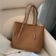 thumbnail image 2 of Bolso grande de cuero para mujer de color sólido con correa ajustable Marrón claro jinwen Bolso de mano para mujer, 2 of 8