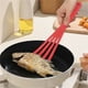 thumbnail image 3 of Espátula para Pescado Antiadherente, con Ranuras y Mango Resistente Al Calor., 3 of 4