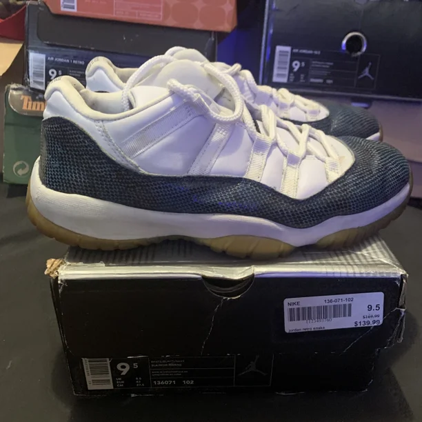 Ni - ke Vtg OG 2001 Ni - ke Air Jordan XI 11 sz 9.5 Snakeskin White Black Navy Low Retro