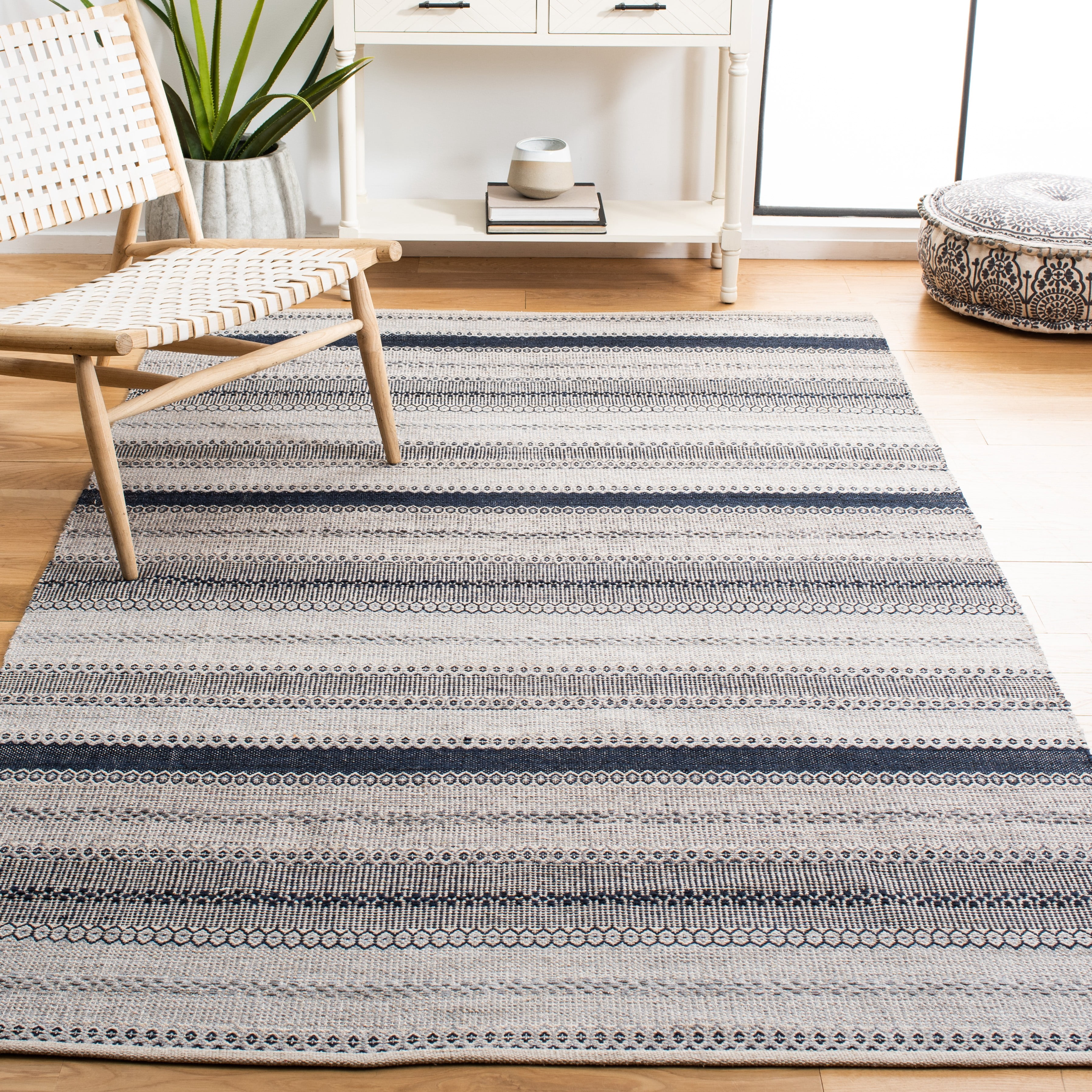 SAFAVIEH Montauk Albine Striped Cotton Area Rug, Grey/Black, 6' x 6' Square