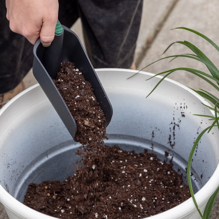 Expert Gardener Soil Scoop with Deep Curved Blade Durable Handle