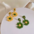 thumbnail image 3 of Pendientes de tuerca reductores de edad europea y americana para mujer, colgante de margaritas, nuevos pendientes de flores simples en 2022, 3 of 4