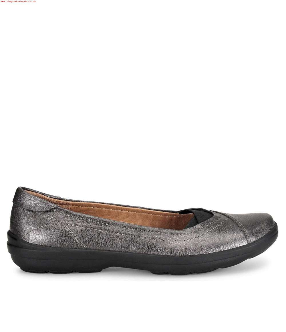 Comfortiva Womens Renee Leather Closed Toe Loafers
