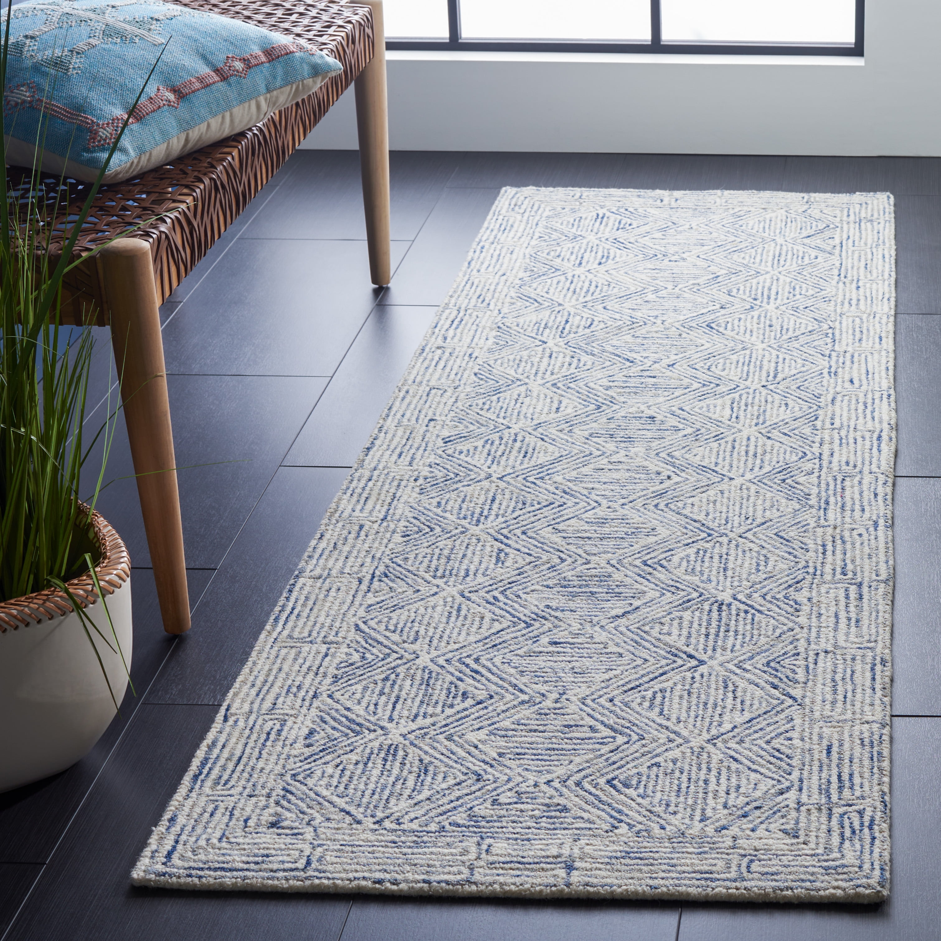 SAFAVIEH Micro-Loop Herbert Geometric Runner Rug, Blue/Ivory, 2'3" x 7'