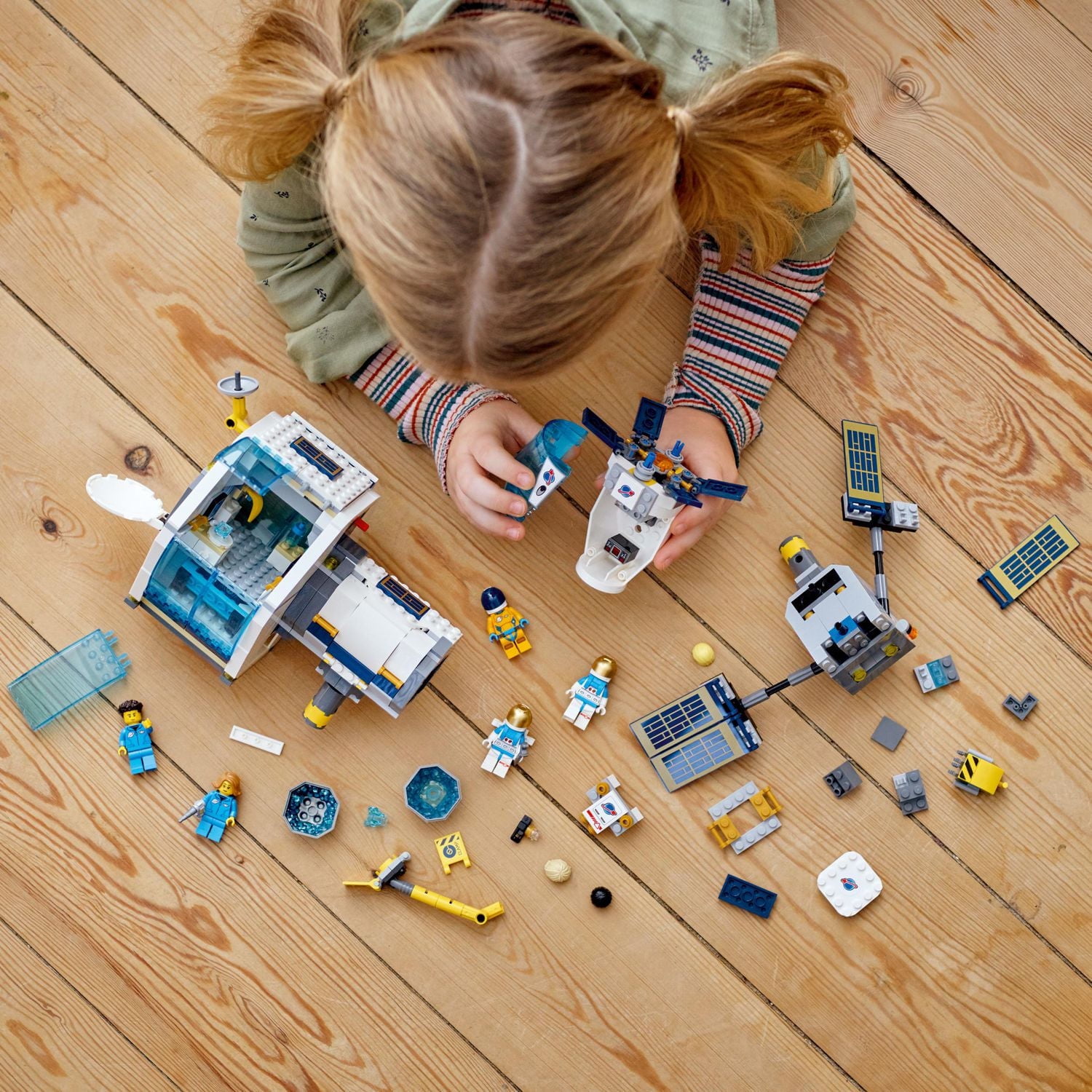 LEGO City La station spatiale lunaire 60349 Ensemble de construction (500 pièces)