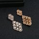 thumbnail image 4 of Pendientes de flores de inspiración vintage con perlas simuladas de cristal blanco para mujer, boda, novia, rombo, cristal simulado, 4 of 5