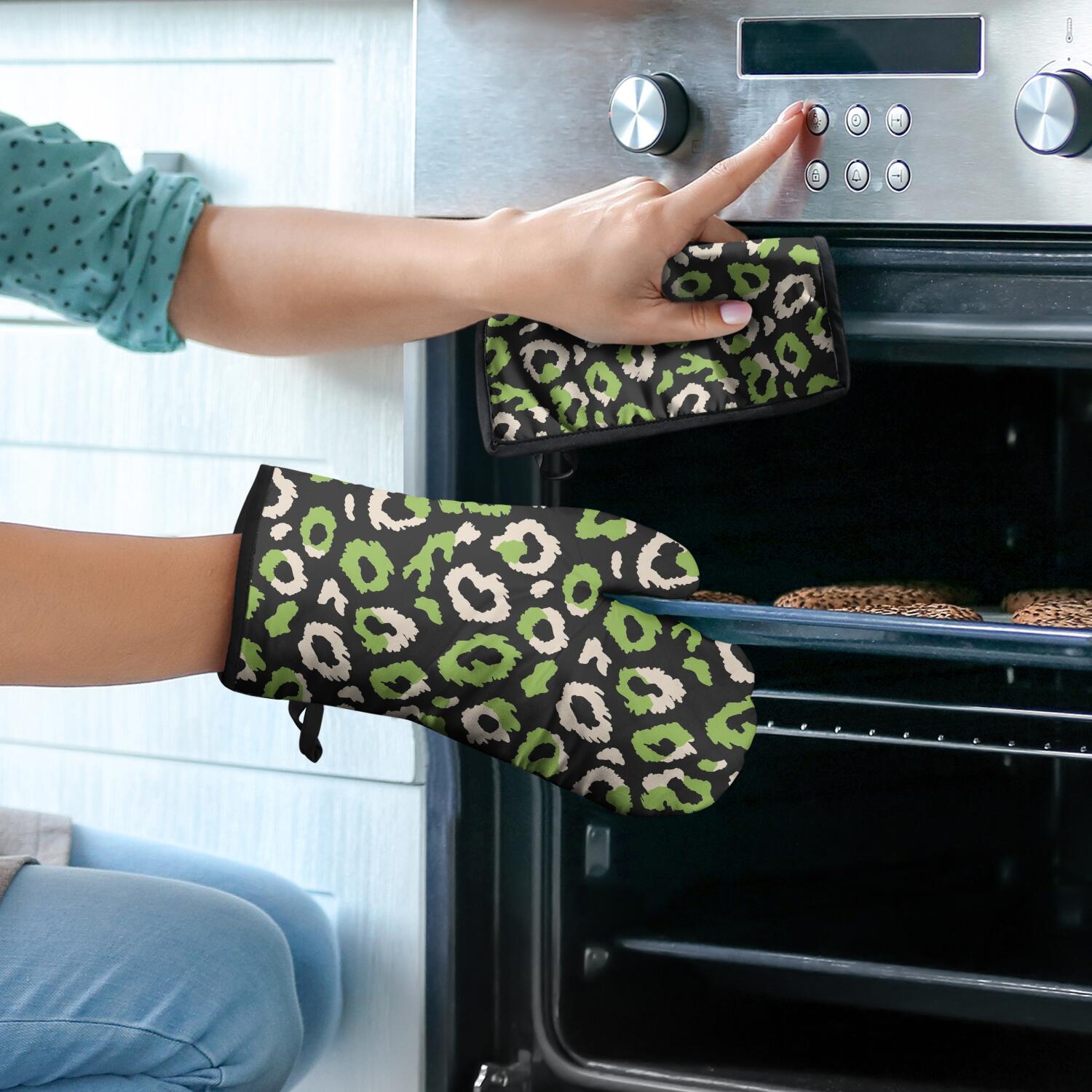 Leopard Print Oven Mitts and Pot Holders Set Of 4, Heat Resistant Kitchen Gloves with Non-Slip Grip, Hanging Loop, Soft Cotton Lining for Baking, Cooking, Grilling, Barbecue
