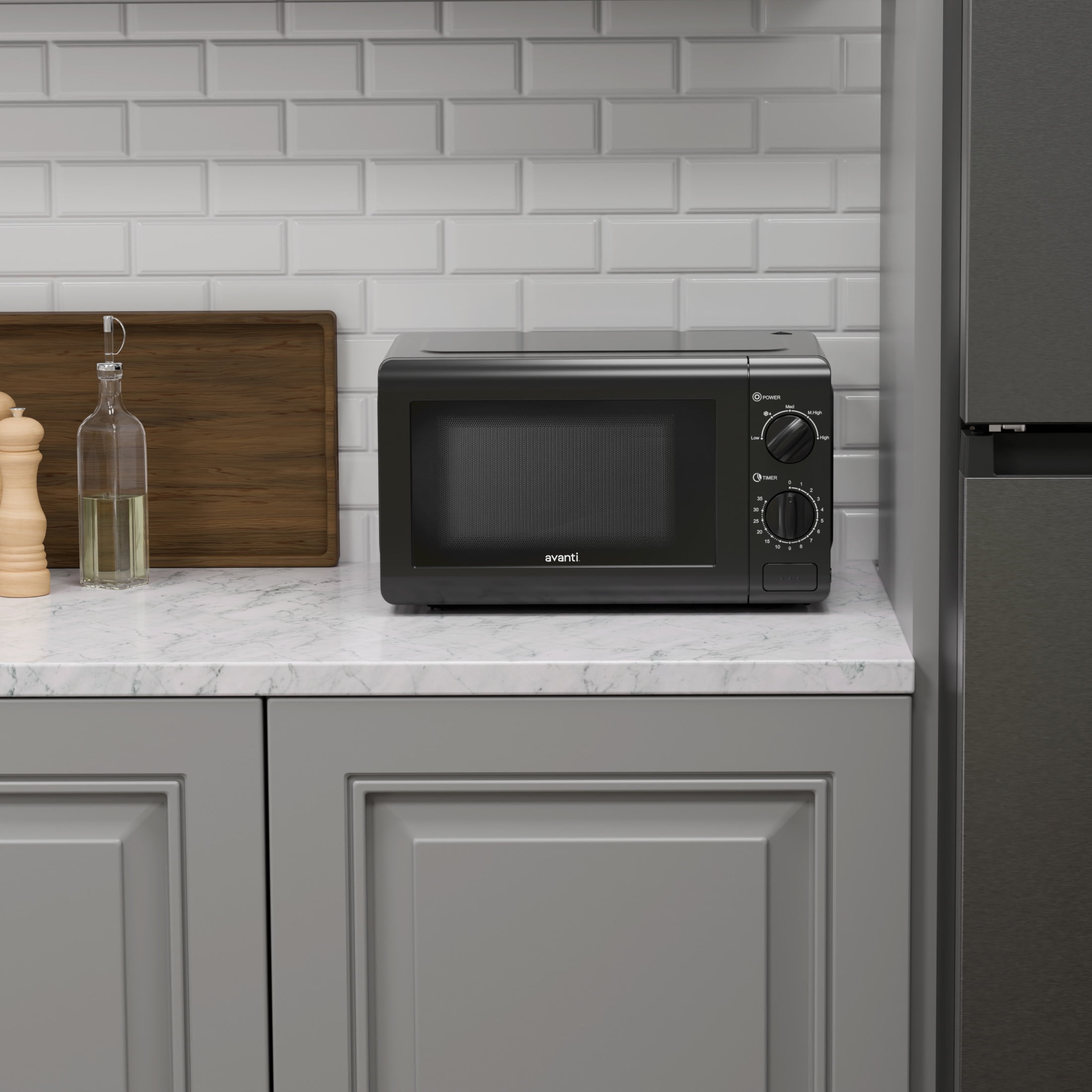 Avanti Microwave Oven with Mechanical Dials, 0.7 cu. ft., in Black (MM07V1B)