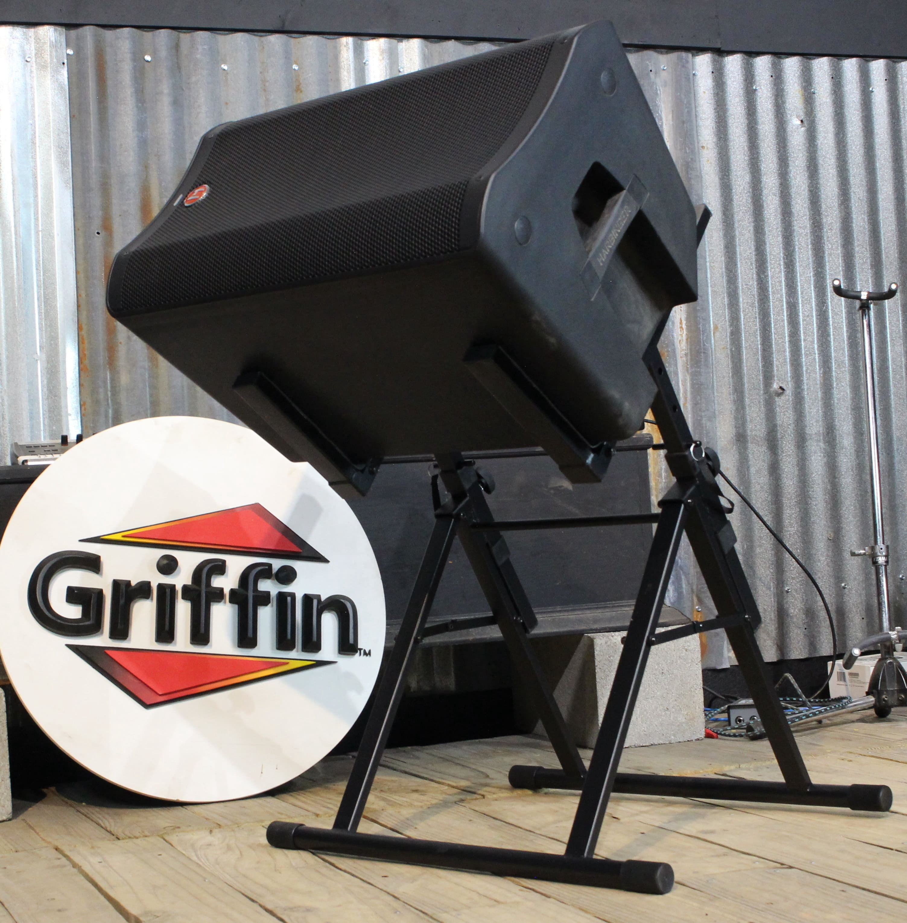Griffin Guitar Amplifier Stand (Stage-FramePRO Series) – Low Profile Audio Amp Tilt Back Adjustment – Combo PA Speaker Karaoke Monitor Holder – Speaker Cabinet Studio Equipment Platform Riser