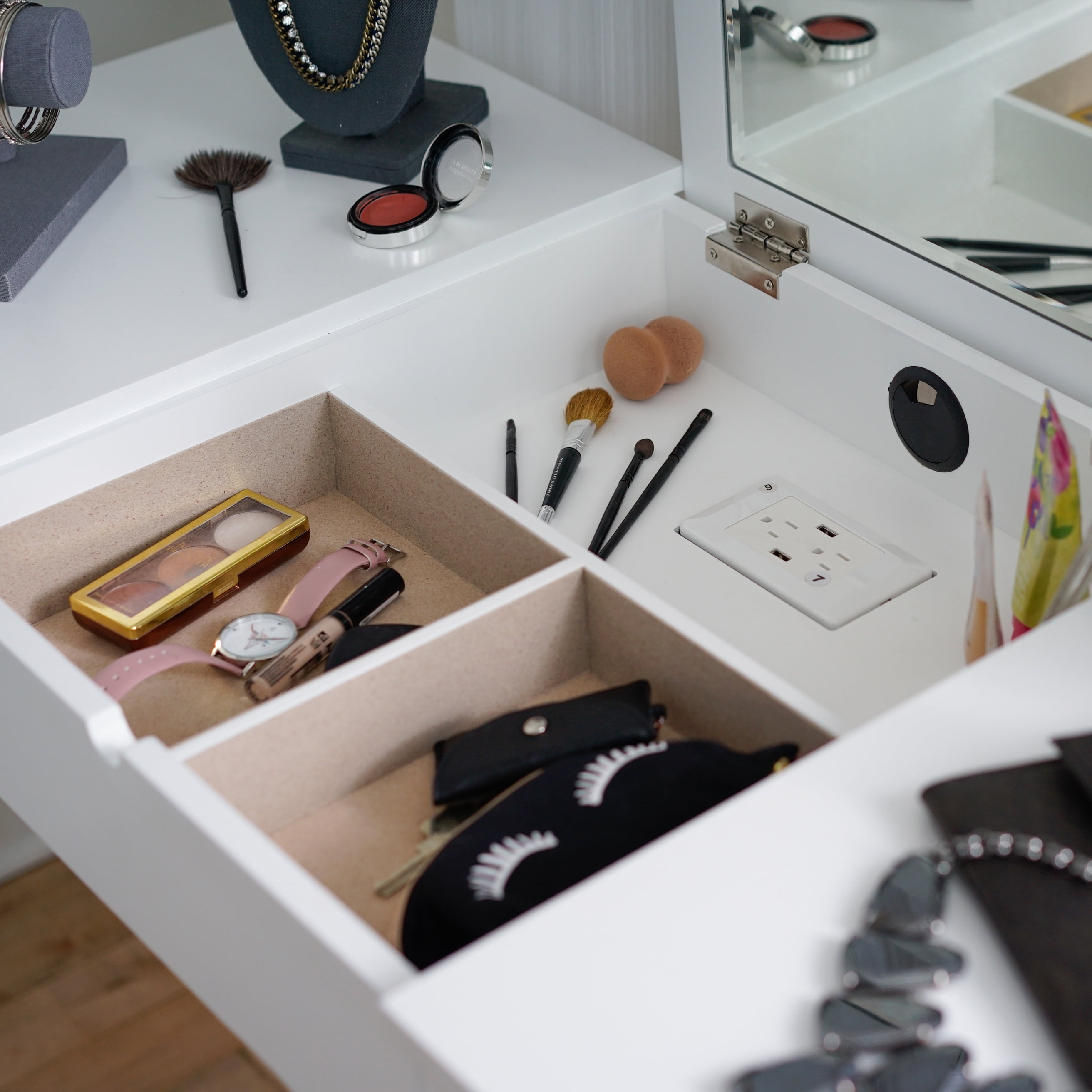 Hives & Honey Ainsley Vanity Desk with Make-Up organizer & integrated USB & power outlet, White