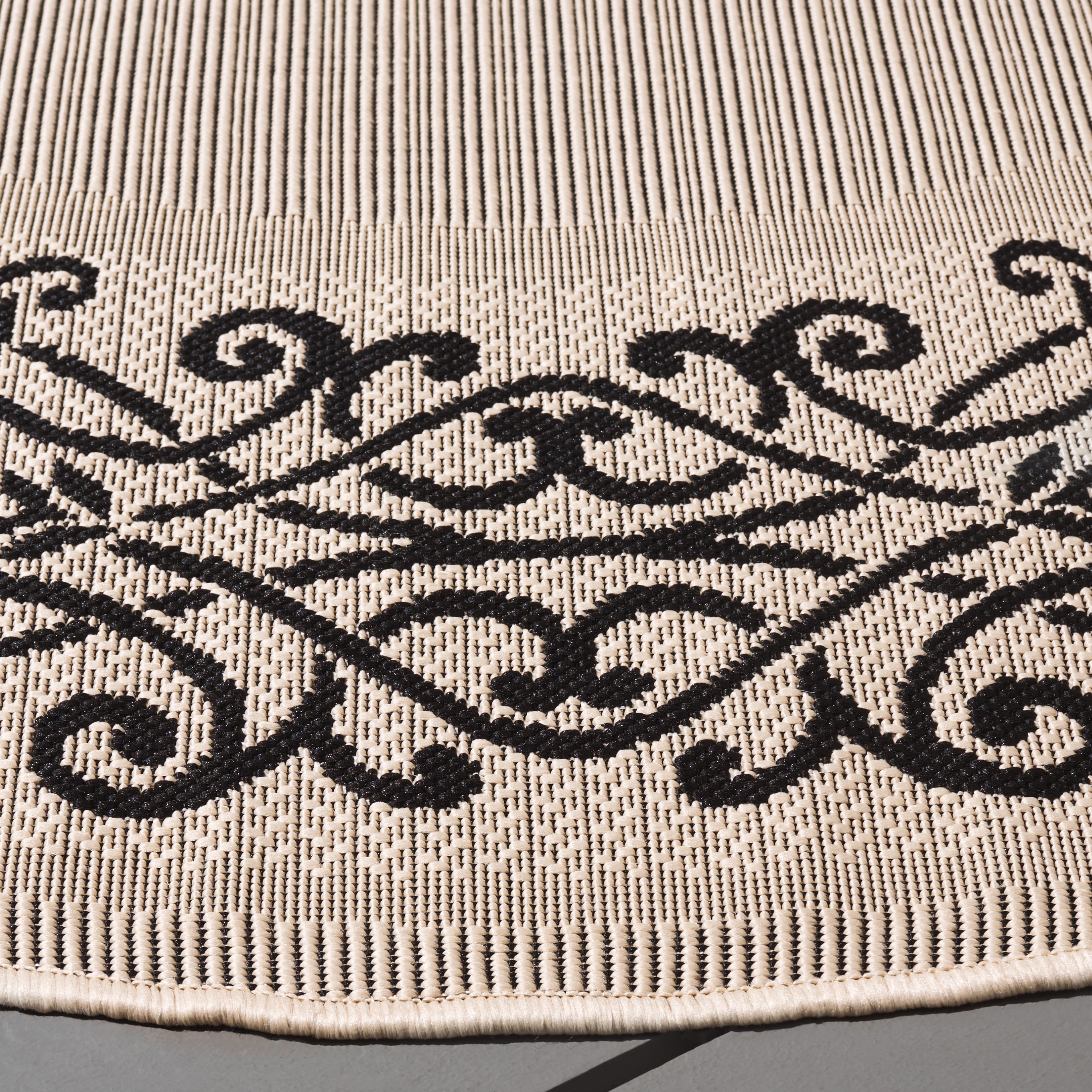 Safavieh Courtyard Ellie Oriental Indoor/Outdoor Area Rug, Sand/Black, 7'10" x 7'10" Round