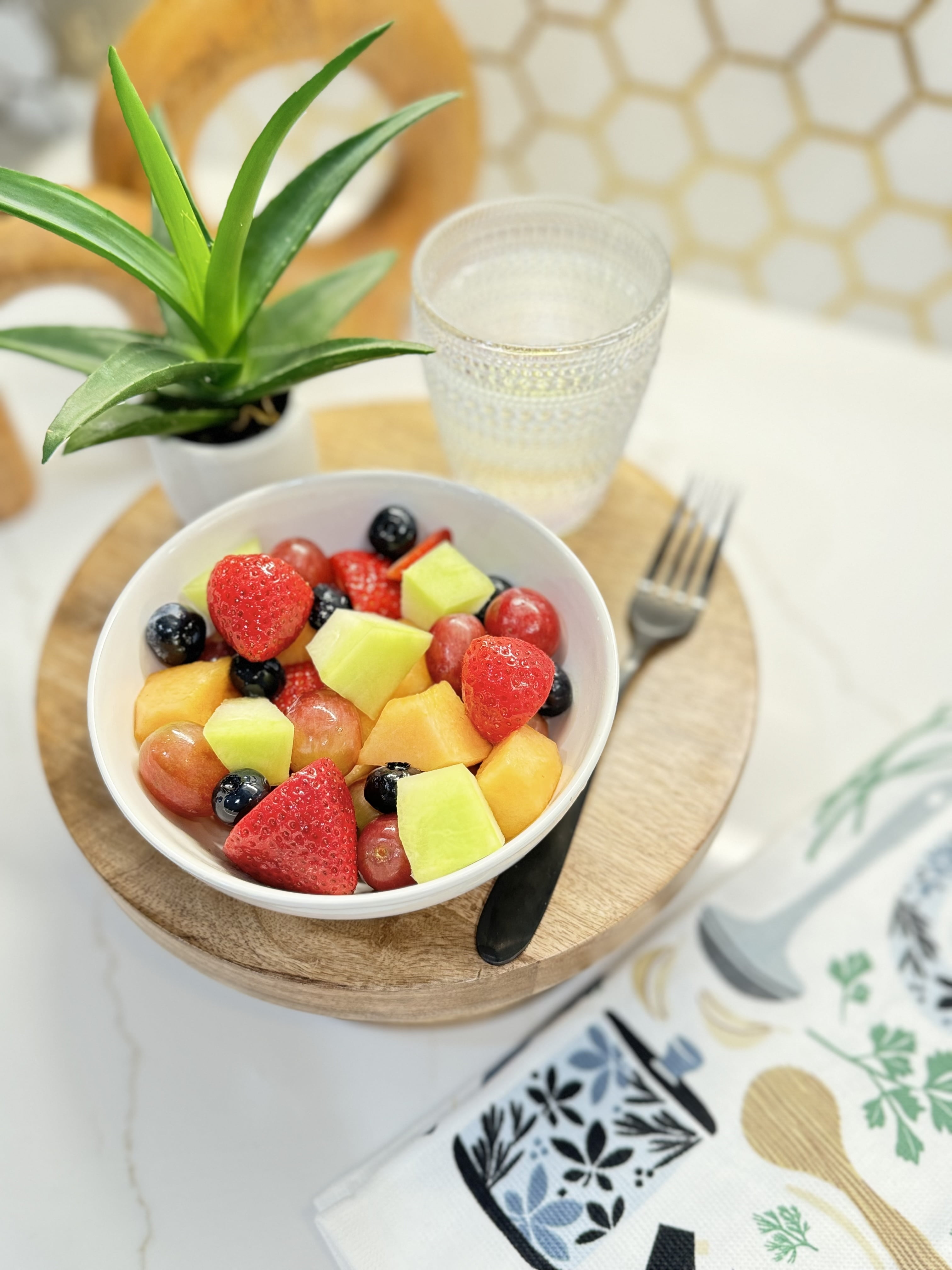 Marketside Fresh Cut Seasonal Fruit Blend, 16 oz Tray, Cantaloupe, Honeydew, Grapes, Mango, Refrigerated