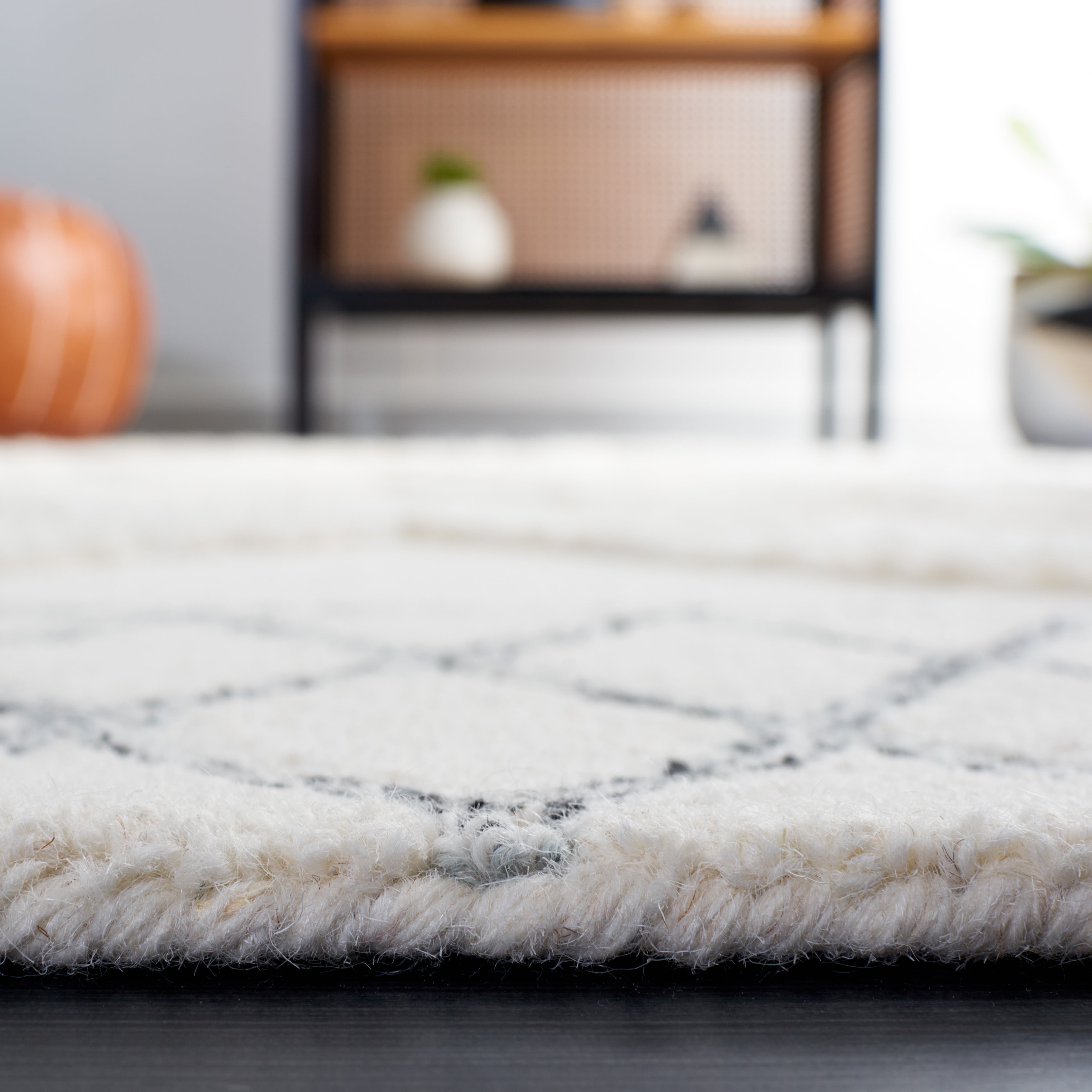 SAFAVIEH Casablanca Gabriel Medallion Area Rug, Ivory/Black, 8' x 10'