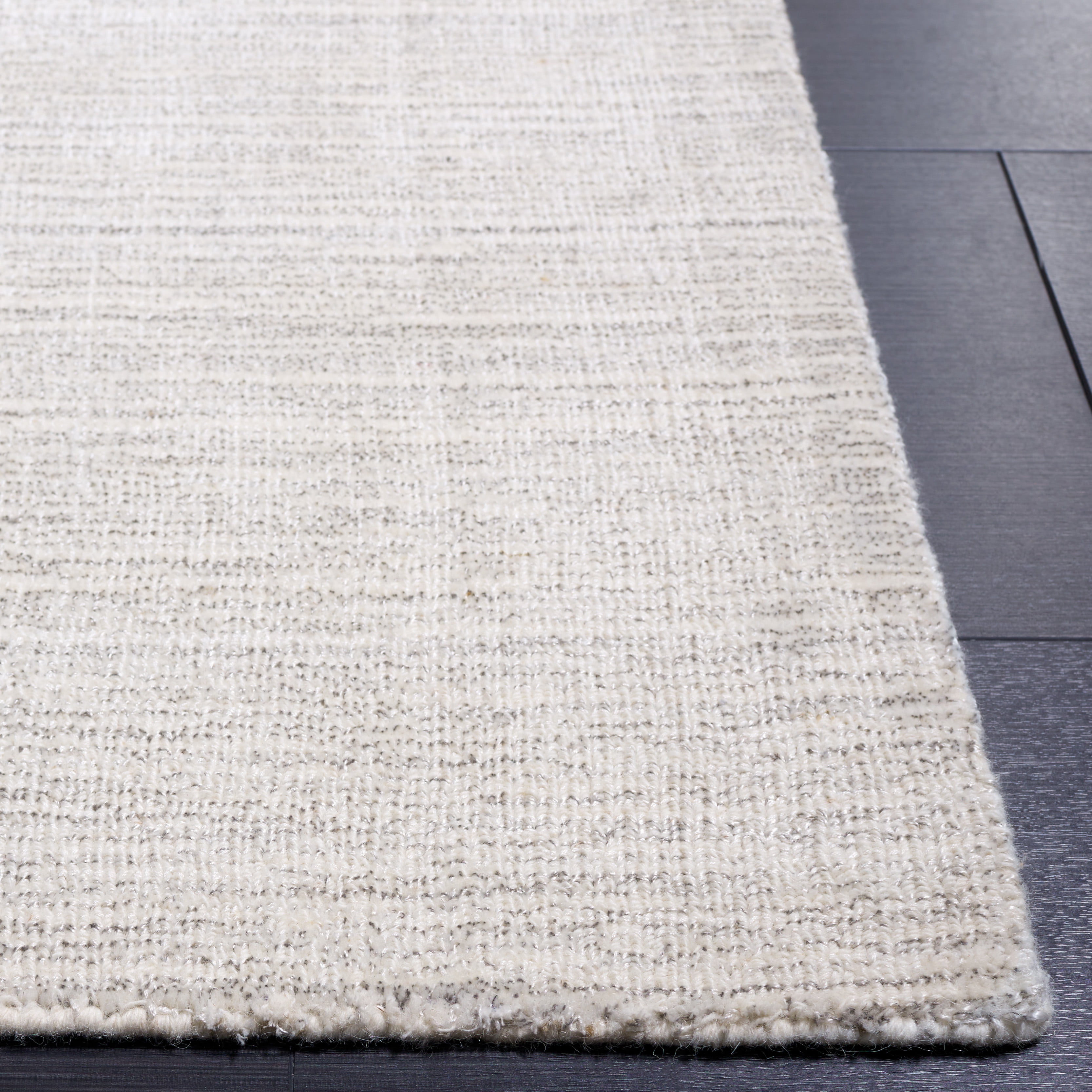 SAFAVIEH Mirage Romayne Distressed Area Rug, Ivory, 4' x 6'