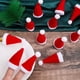 thumbnail image 5 of 1-100 piezas de mini gorros de Papá Noel para botellas de vino, piruletas, tapas de caramelos, soporte para vajilla navideña, tapas para botellas, sombreros, decoración para fiestas navideñas, 5 of 5