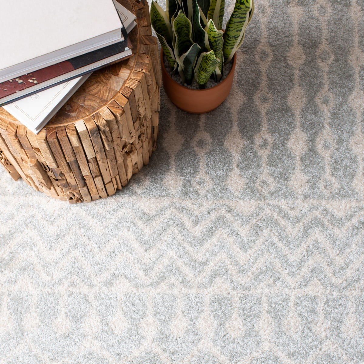 SAFAVIEH Tulum Glen Moroccan Geometric Area Rug, 5' x 5' Round, Light Grey/Ivory