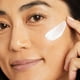 thumbnail image 3 of Crema hidratante de día n.º 7 Lift & Luminate SPF 30 50 ml, 3 of 9