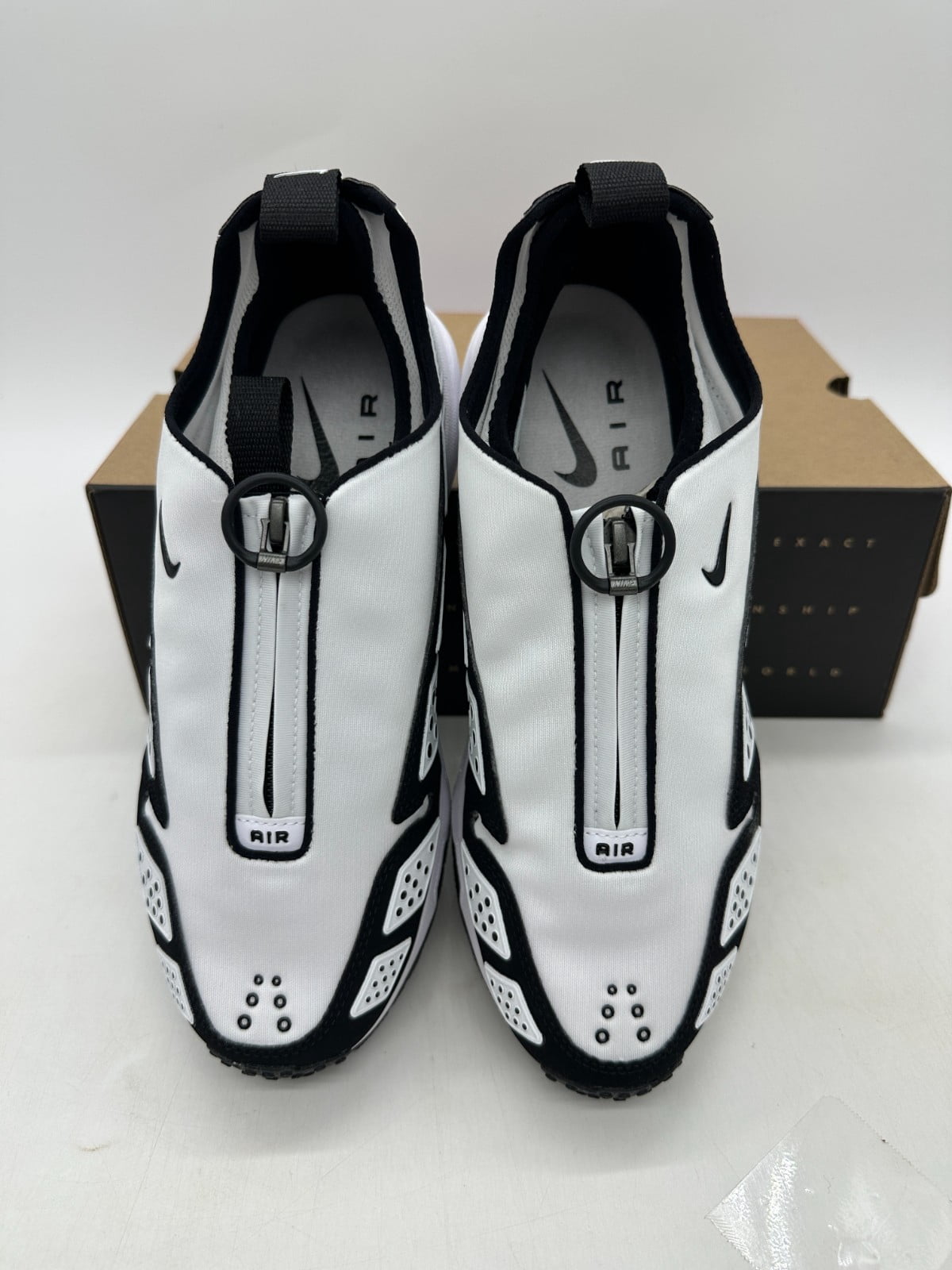 Nike Air Max SNDR Women's Size 8.5 White Black Running Athletic Shoes FZ2068 100
