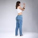 thumbnail image 3 of Pantalón Savi Jeans Mom Azul SB4702 Tiro Medio para Mujer, 3 of 4