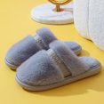 thumbnail image 3 of Nuevas zapatillas peludas de suela gruesa con zapatillas de algodón con lazo para parejas de mujeres invierno Otoño e Invierno hogar cálido y antideslizante, 3 of 5