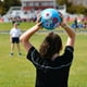 thumbnail image 3 of Balón de Fútbol Vizari Blossom azul rosa Tamaño 3, 3 of 5