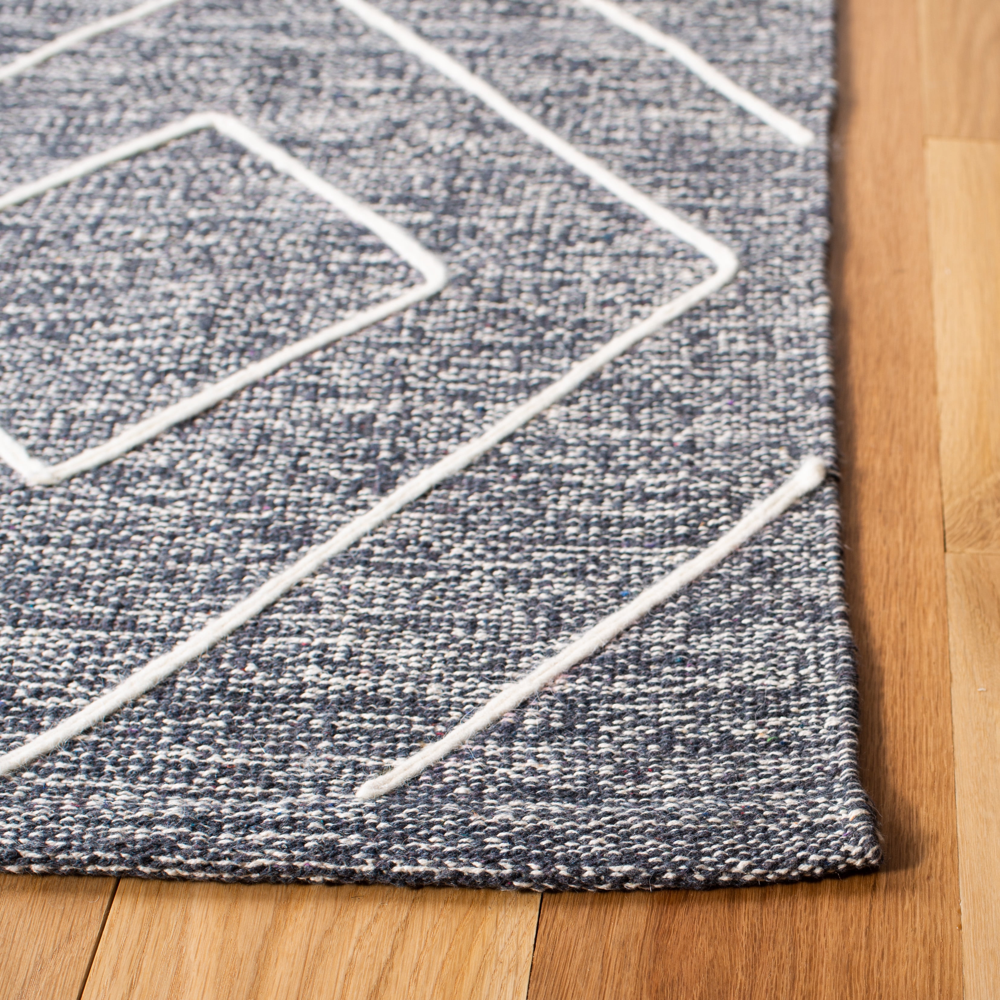 SAFAVIEH Striped Kilim Dev Diamond Area Rug, Dark Grey, 5' x 8'