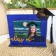 thumbnail image 4 of Graduación y comienzo del curso escolar 2025. Adornos de escritorio con marco de fotos de madera. Decoraciones para la temporada de graduaciones 2025. Adornos con marco de fotos de madera para ..., 4 of 7