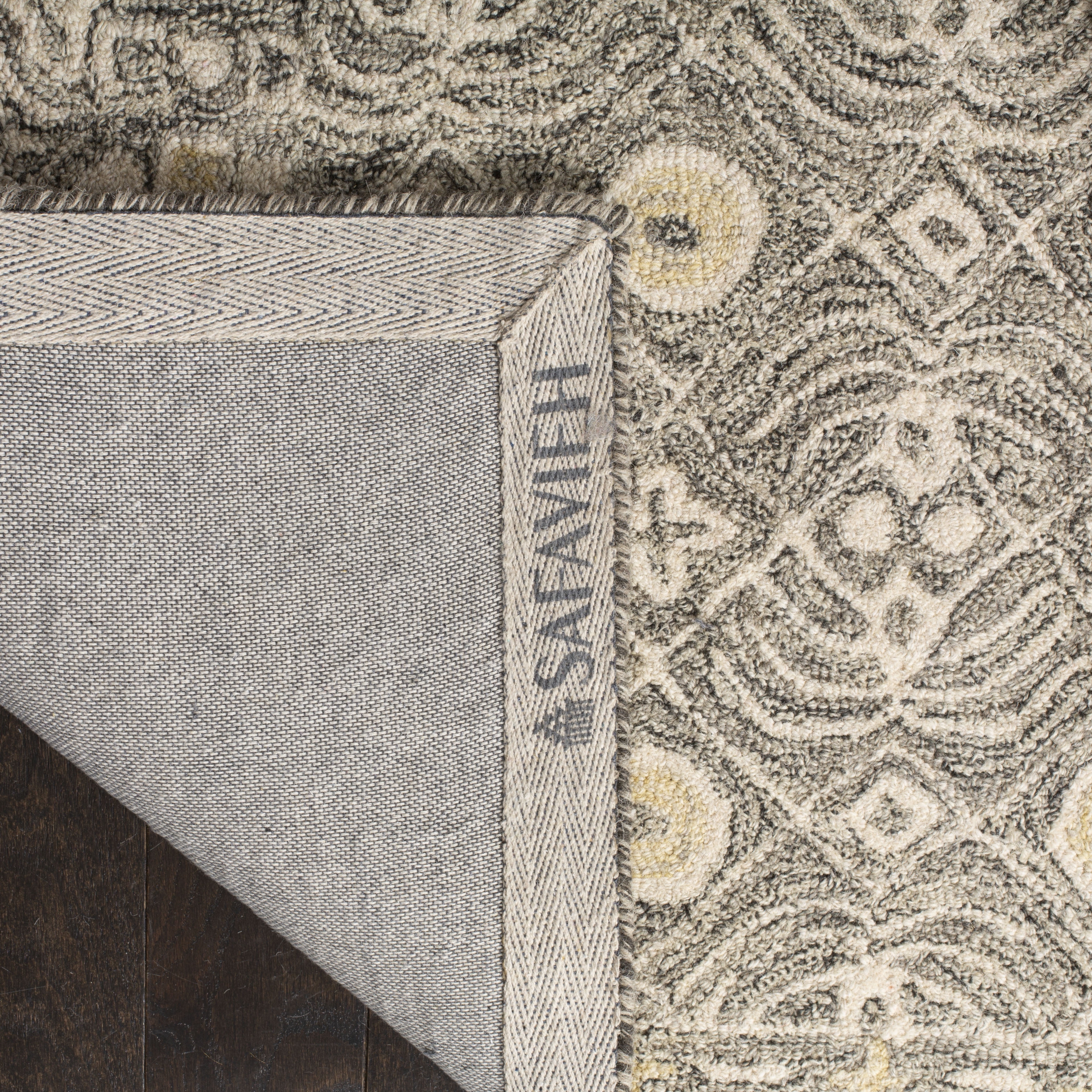 SAFAVIEH Micro-Loop Blazhe Floral Area Rug, Charcoal/Ivory, 5' x 8'