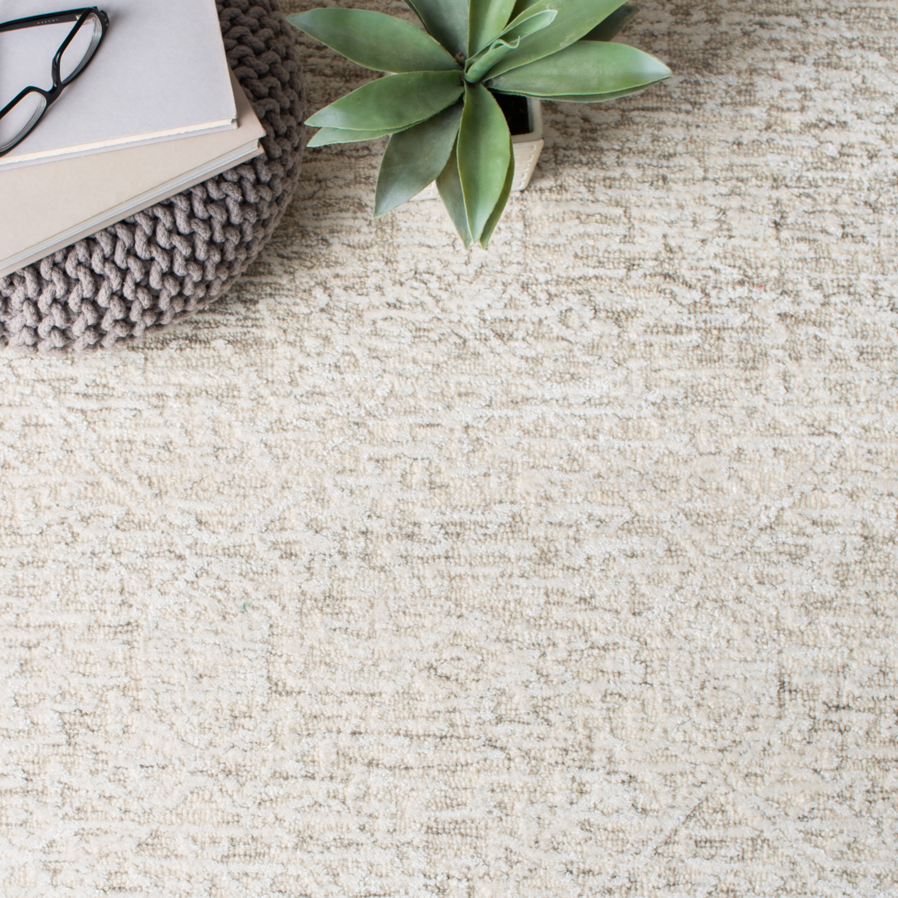 SAFAVIEH Glamour Peronal Diamond Area Rug, Beige, 6' x 6' Square