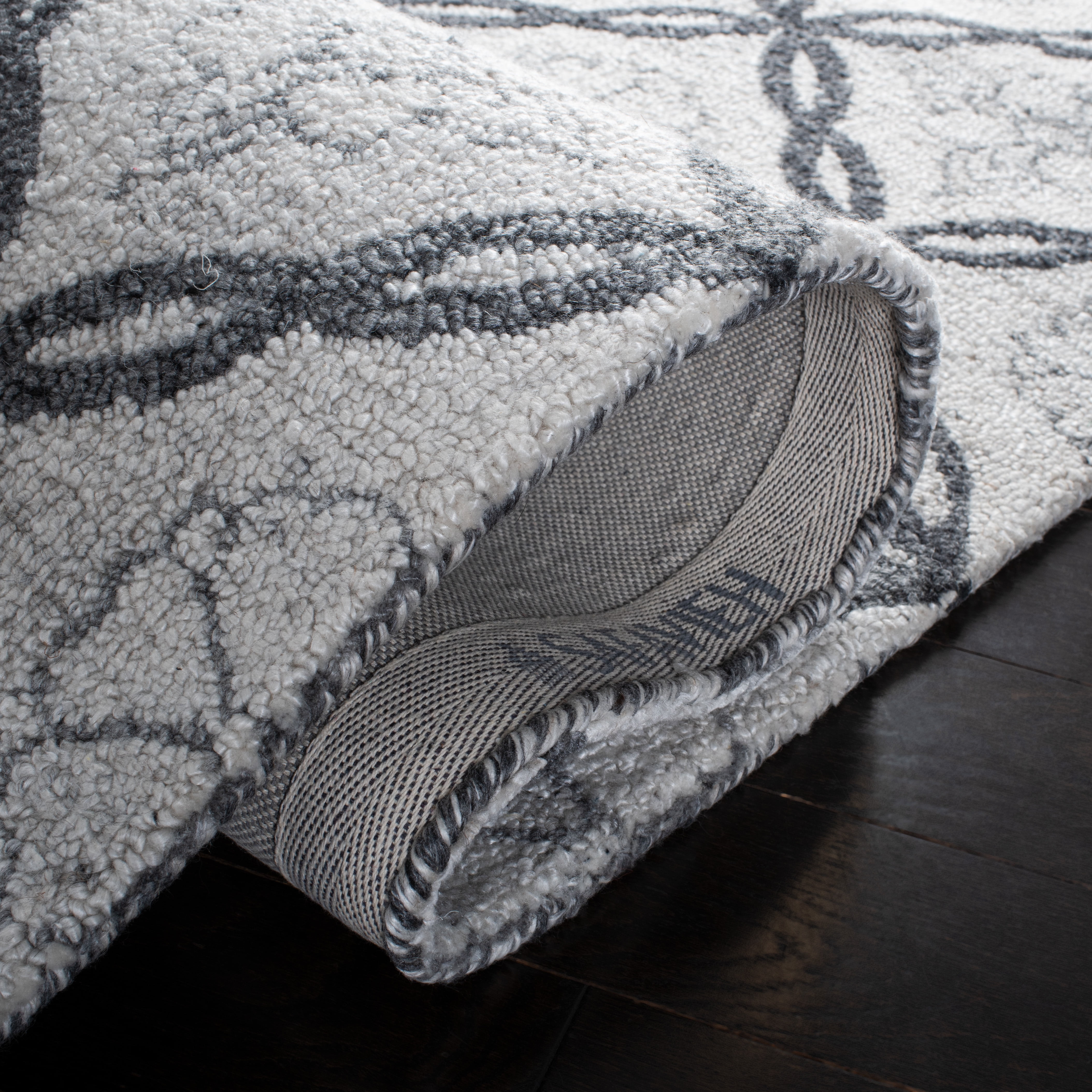 SAFAVIEH Marquee Anthony Geometric Area Rug, Ivory/Grey, 6' x 6' Round