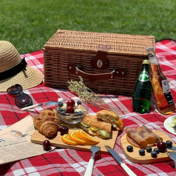 Picnic Basket for 2, Willow Hamper Set with Insulated Compartment, Handmade Large Wicker Picnic Basket Set with Utensils Cutlery - Perfect for Picnic, Camping, or Any Other Outdoor
