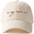 thumbnail image 1 of Gorra de béisbol GIFTGET «IN MY MOM ERA» de color beige con agujero alto para cola de caballo, 1 of 7