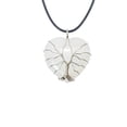 thumbnail image 1 of Xiao Hua Collar con colgante de árbol de la vida para hombre y mujer, hecho a mano, de plata, con forma de corazón de melocotón y piedra natural, con cristales (blanco)., 1 of 5