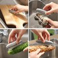 thumbnail image 4 of Cepillo de jabón de acero inoxidable de 2 piezas, cepillo de limpieza desodorante 2 en 1, cepillo de nailon para verduras, cepillo para uñas, cepillo de masaje para dedos, herramienta de cocina, 4 of 5